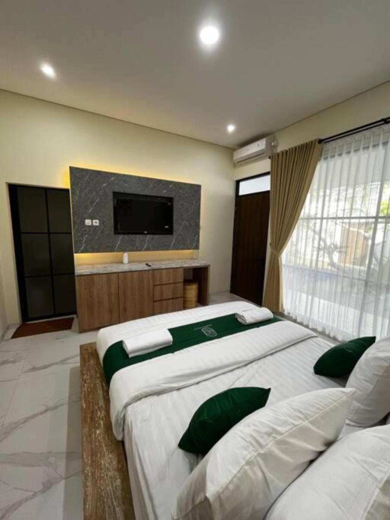 Villa Sampai Titik Temu